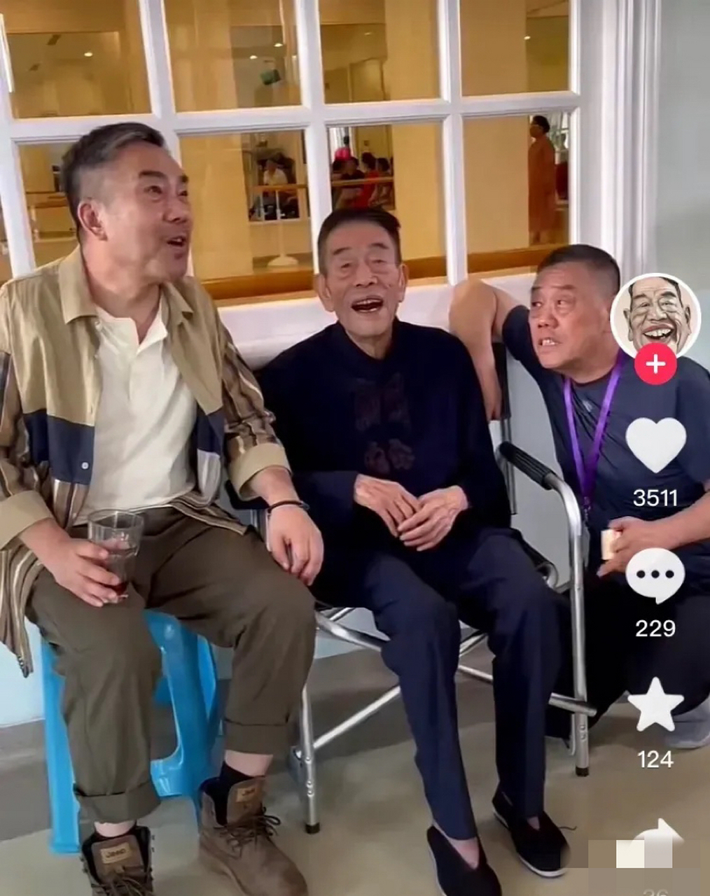 杨议的豪华别墅"杨家大院"被拆后,杨少华就住到杨伦家.