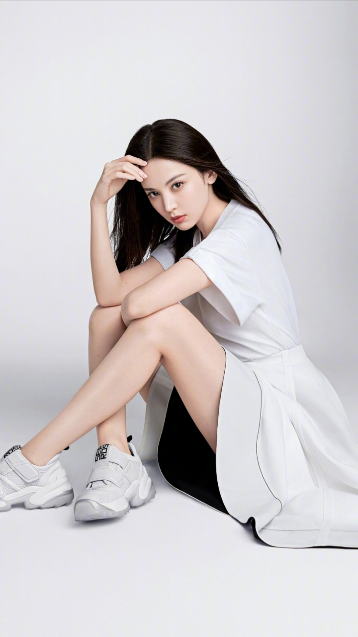 娜扎的高考成绩596分# 古力娜扎被网友设定"学霸"人设,称其高考成绩