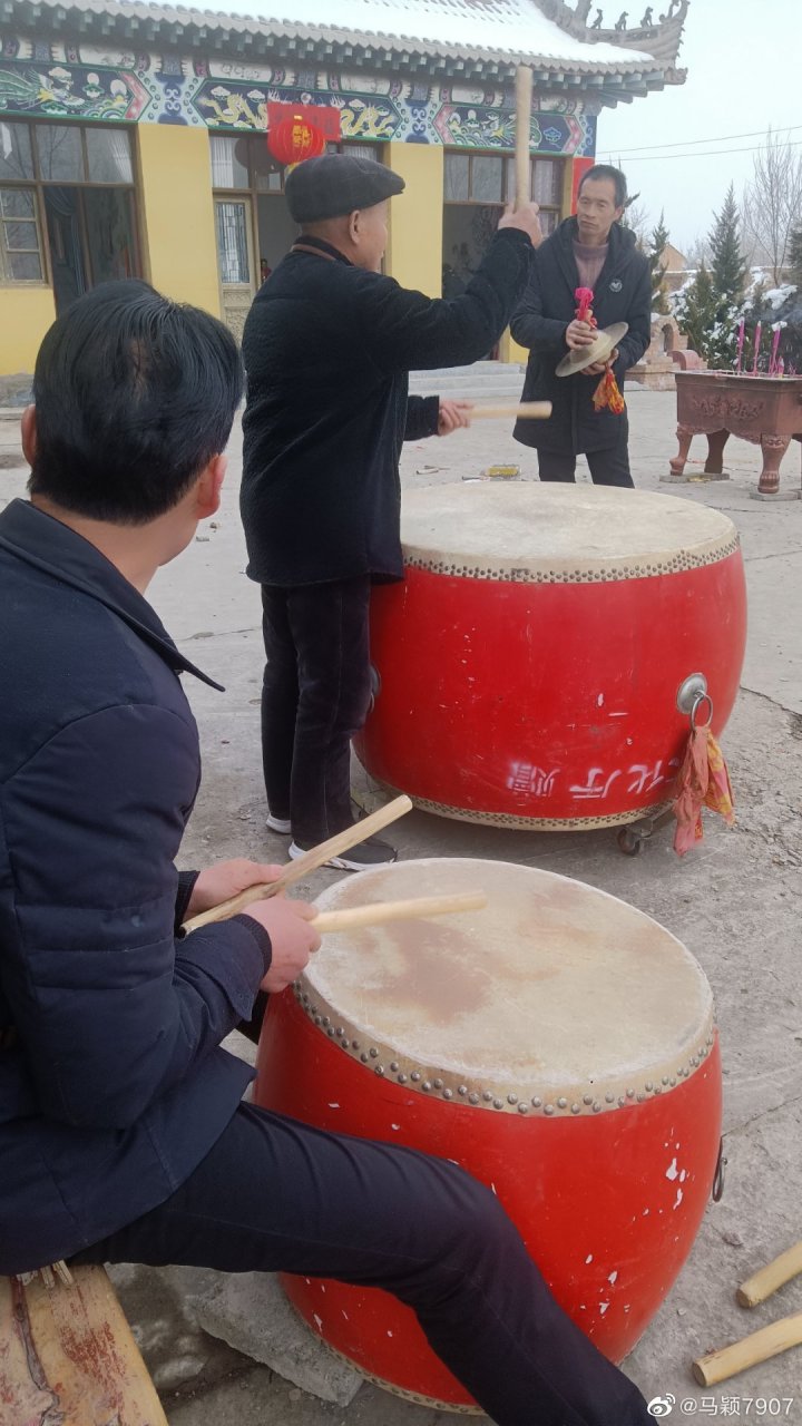 虎年敲鼓图片图片