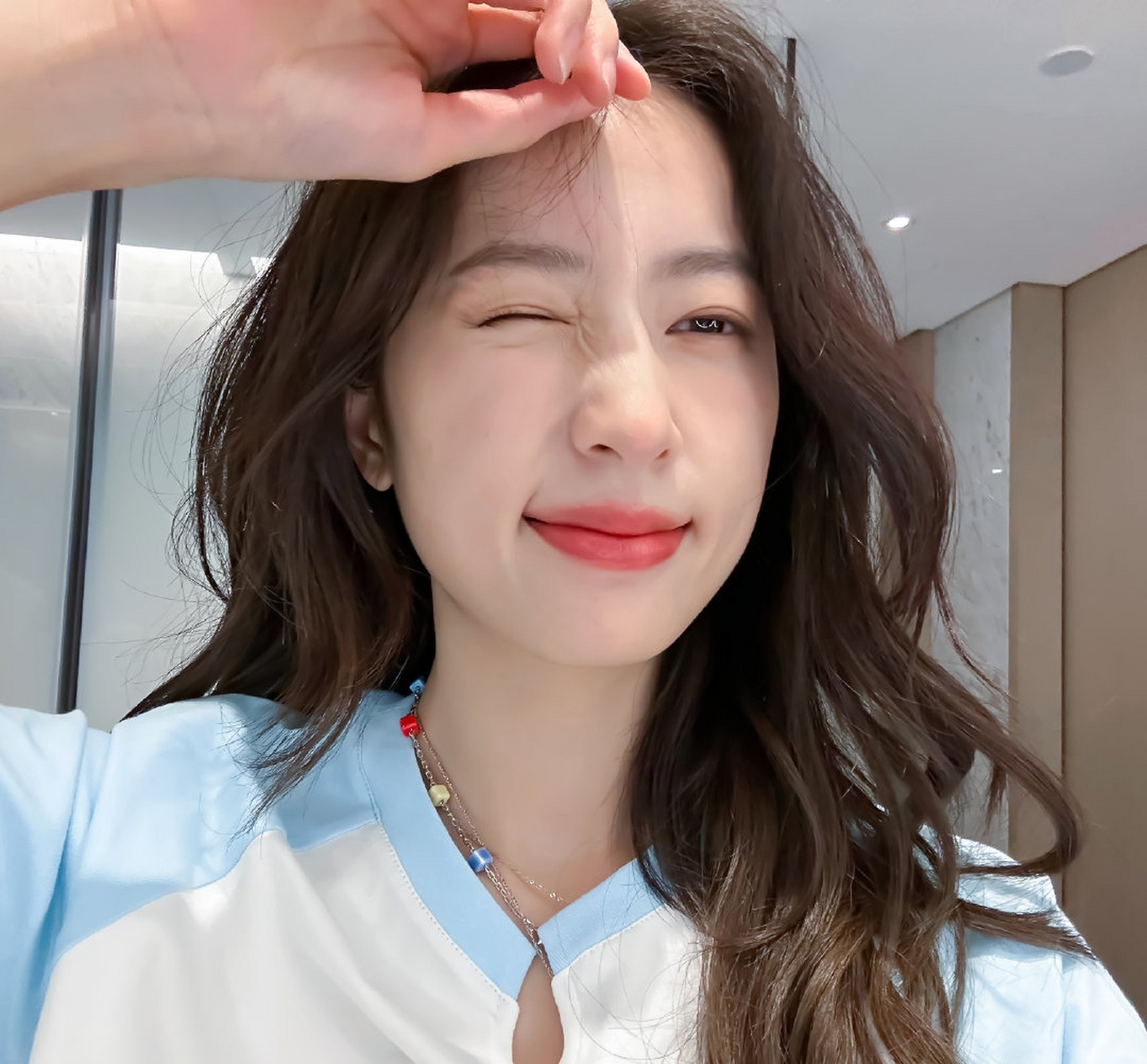 周雨彤 ┆ 头像  00 92 676767