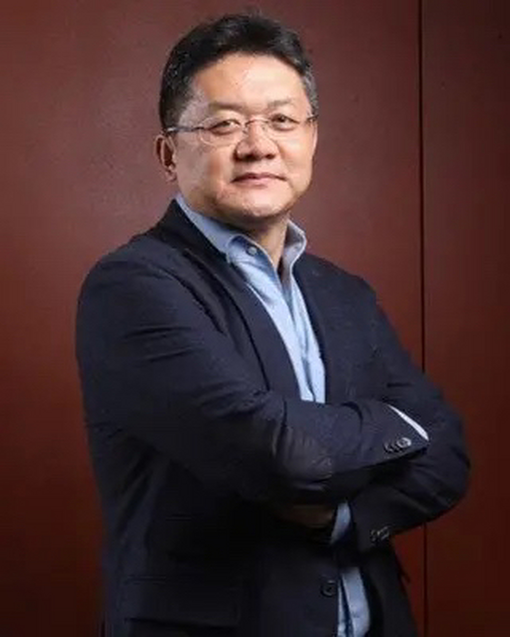 2007年,正在直播奥运新闻发布会时,央视主持人张斌的妻子突然冲上台