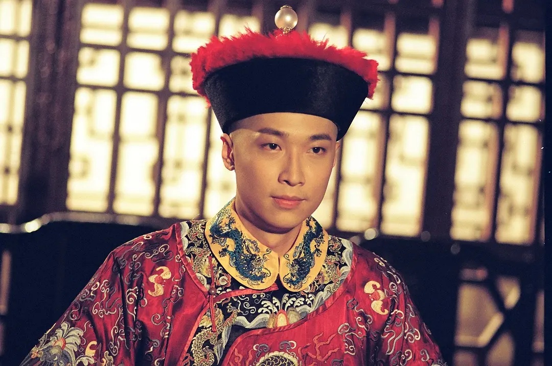 小时候看《鹿鼎记》只顾着看韦小宝耍宝,忽略了马浚伟的颜值,说这是