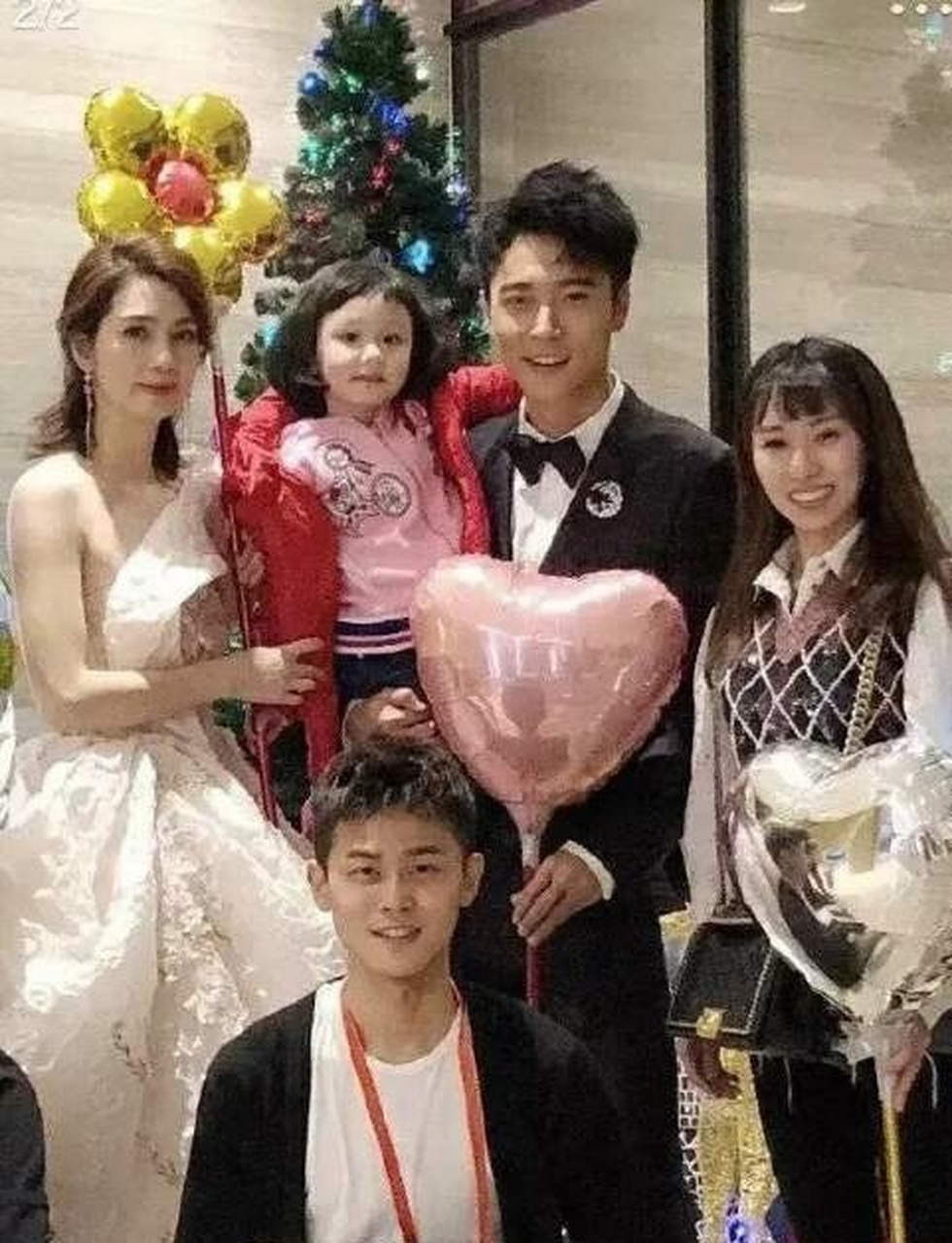 毕滢说洪欣张丹峰没离婚,一个和男方有这么多暧昧牵扯的人 如今还能