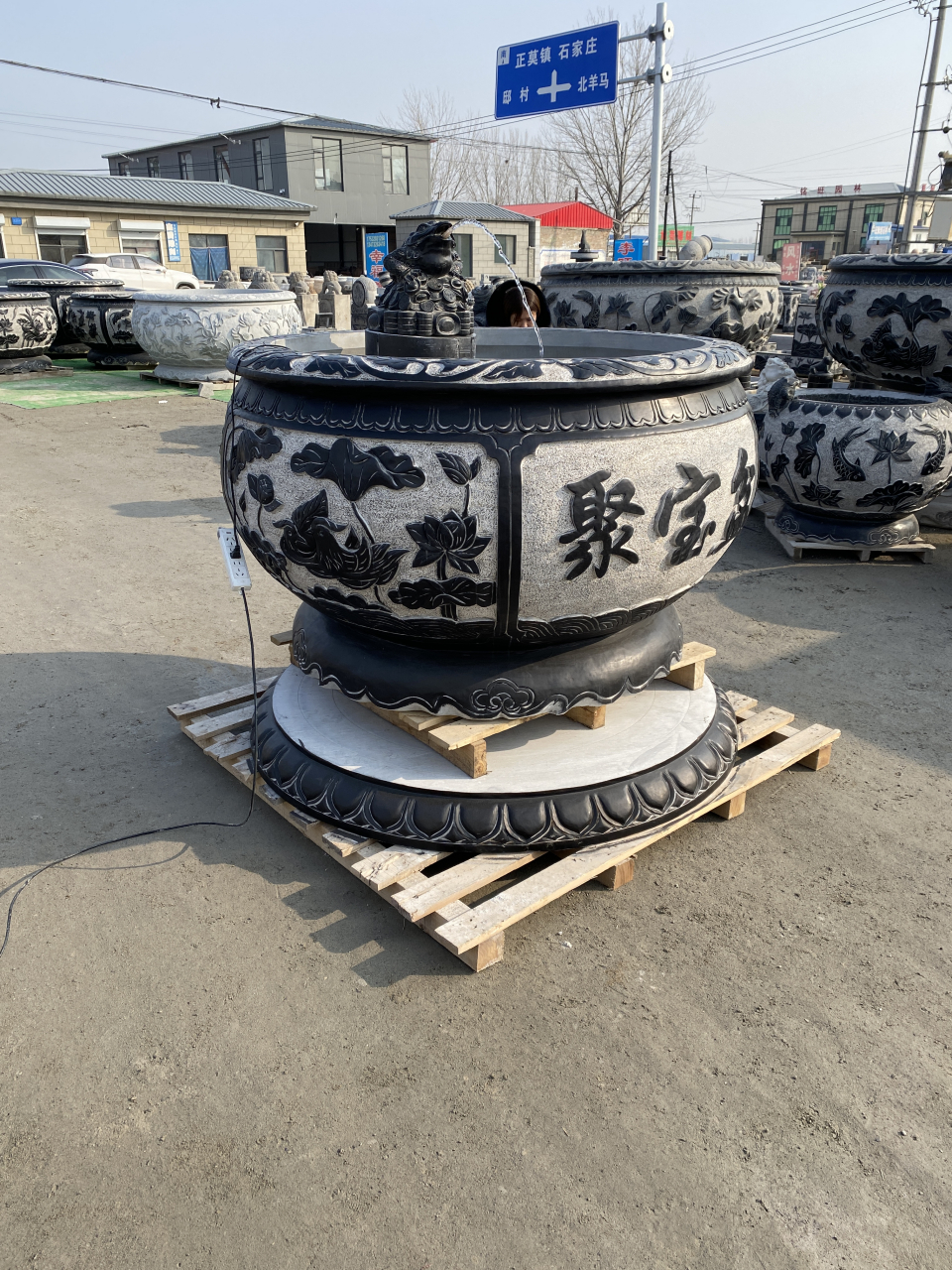 家里摆放一套这样的青石门海聚宝盆咋样?