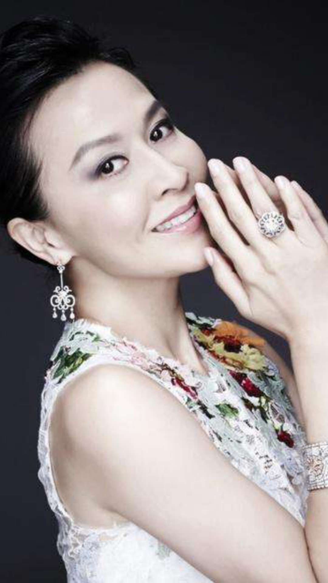 李嘉玲时尚靓丽写真照,真好看,谁能不爱