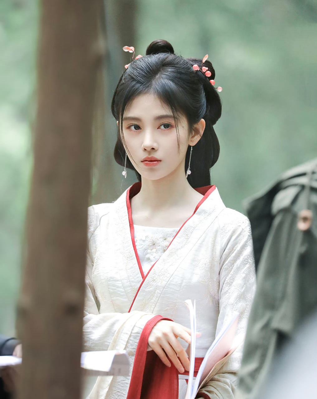 鞠婧祎,刘学义主演电视剧《花间令》路透出来啦,刘学义这个瞳孔颜色