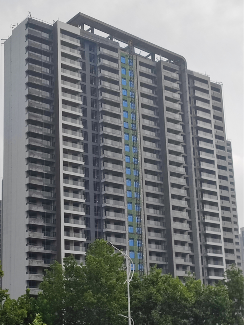 这个就是"著名"的永威金桥西棠,曾经被封为郑州业主学历最高的楼盘.