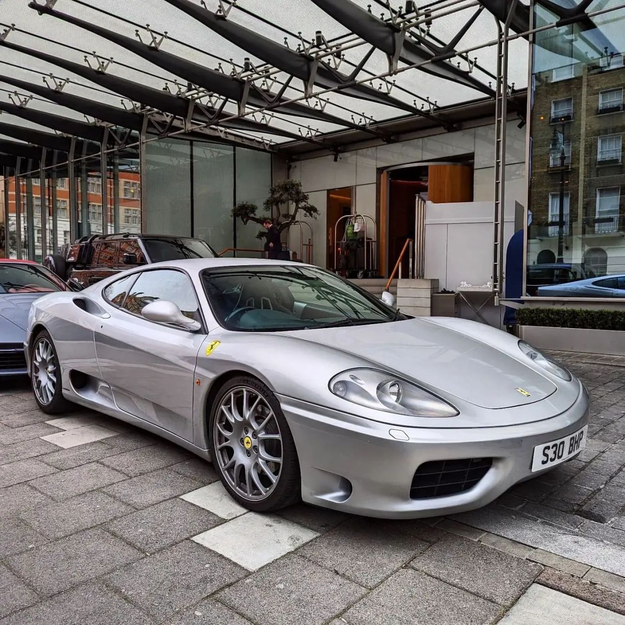 法拉利360 两门两座硬顶跑车 3.6l 400马力 v8