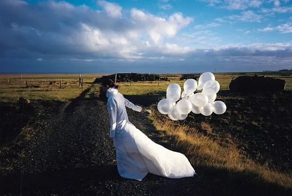 今晚听许哲佩《气球》:飘进云里 飘进风里