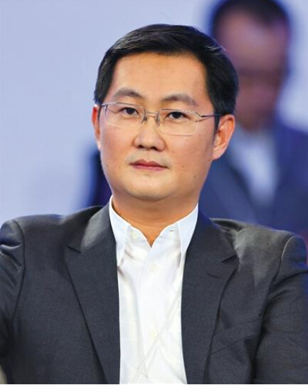 马化腾——qq创始人被女主持拥抱后,害羞得涨红了脸