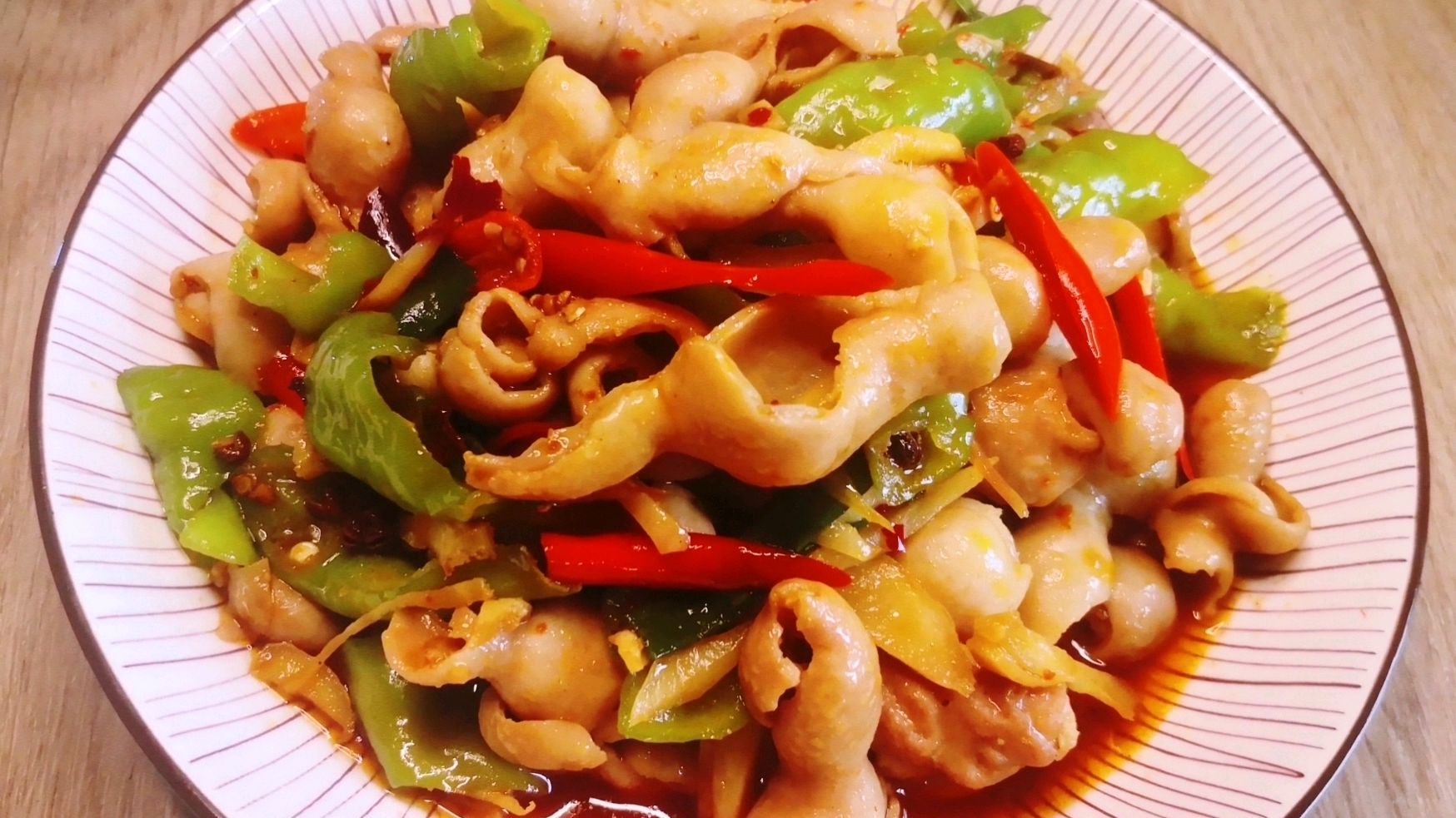 三分钟爆炒肥肠攻略,脆爽有嚼劲儿,不腥无异味,上桌就抢光