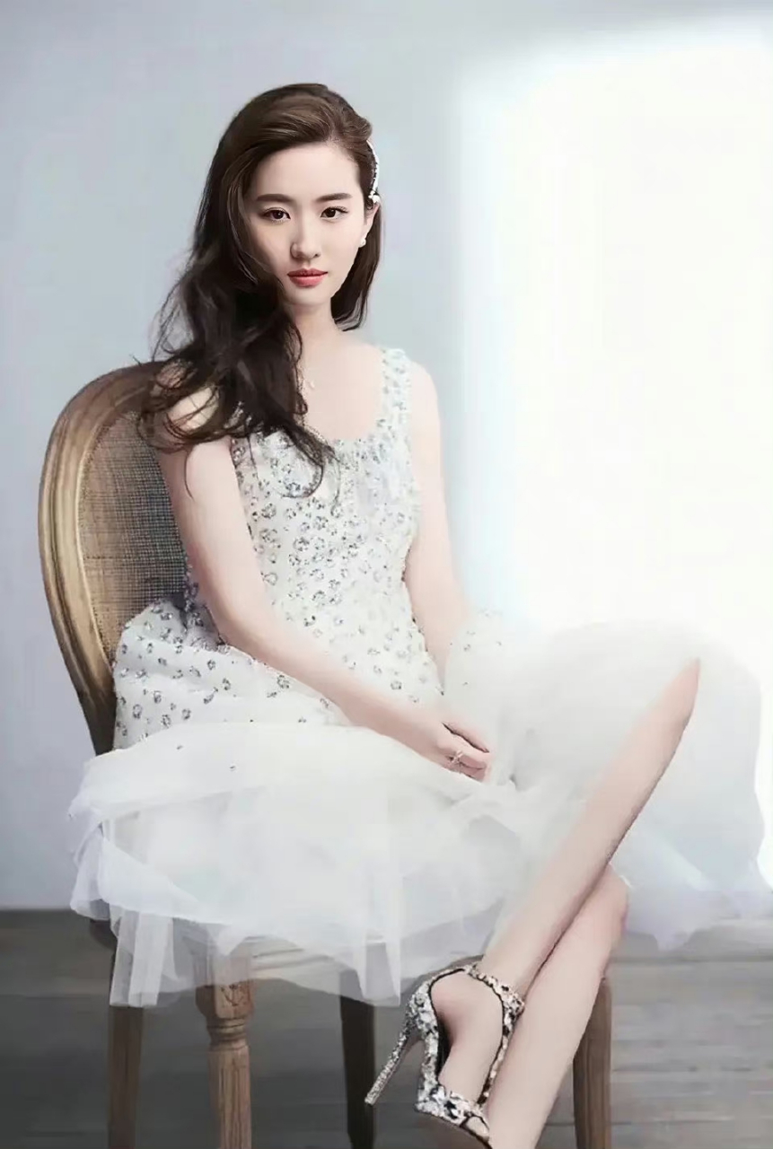 刘亦菲白色连衣裙