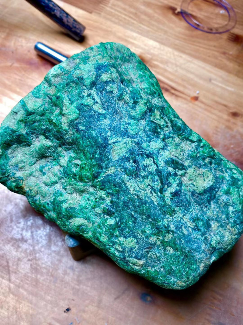 翡翠原石# #点击头像看直播# 木那开窗满色冰阳绿手镯牌子挂件色料