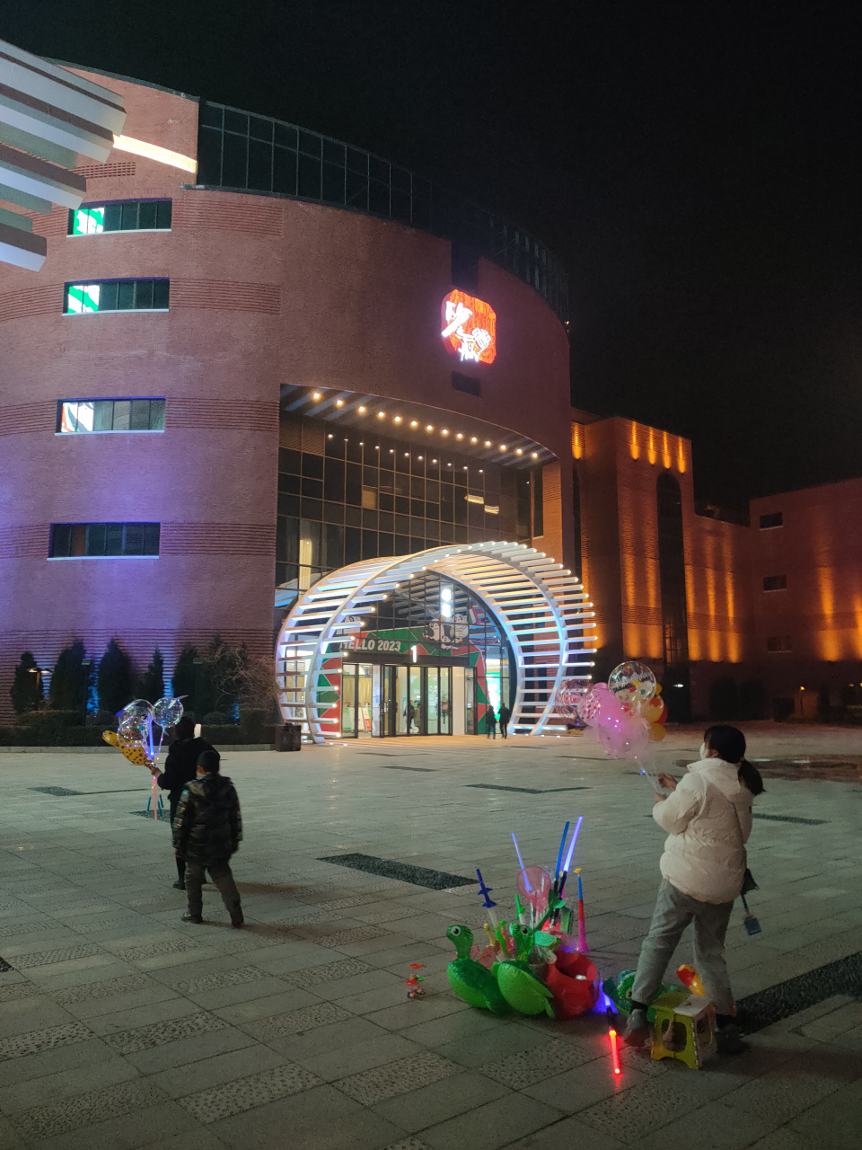 扬州市江都区的砂之船扬州奥莱是亲子休闲逛街好去处,是一站式的购物