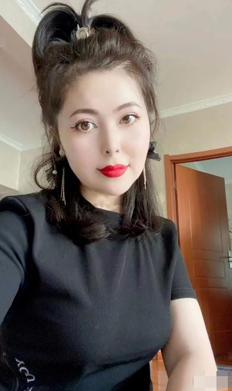 风韵美熟自拍,身材依旧饱满性感