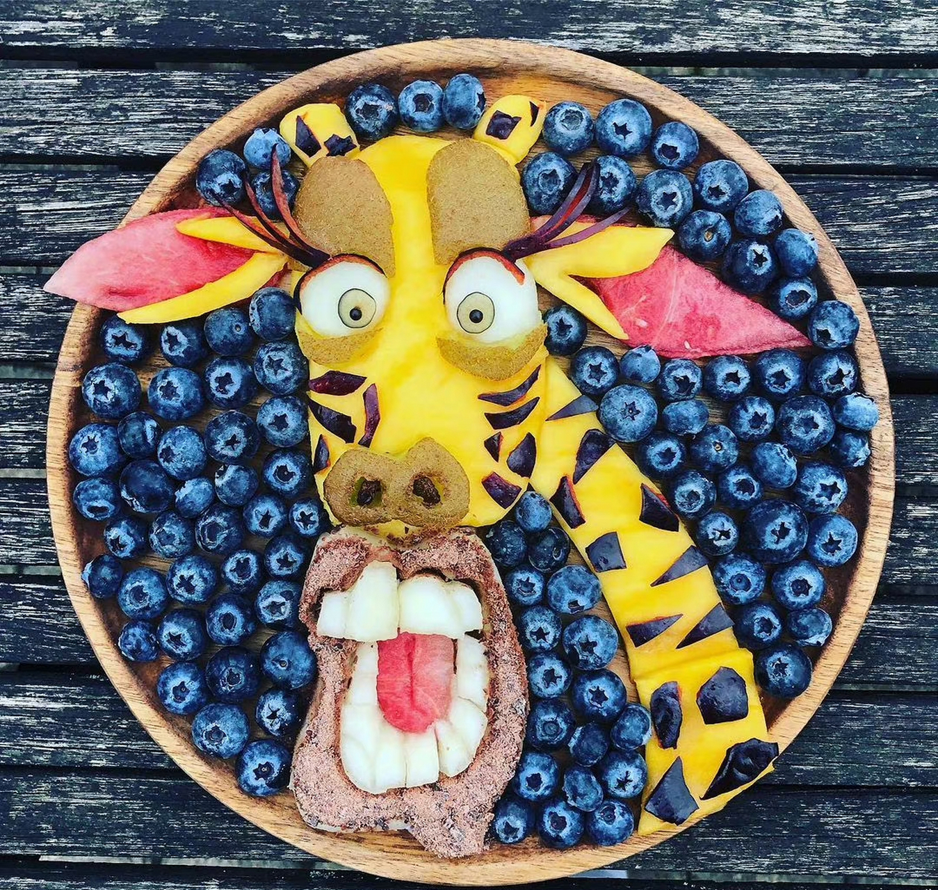 可爱的动物水果拼盘.