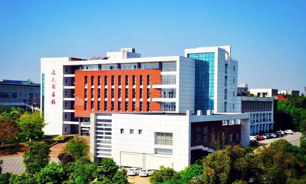 号称改名最成功大学,今年在川招生惨遭滑铁卢,录取线悬崖式下降