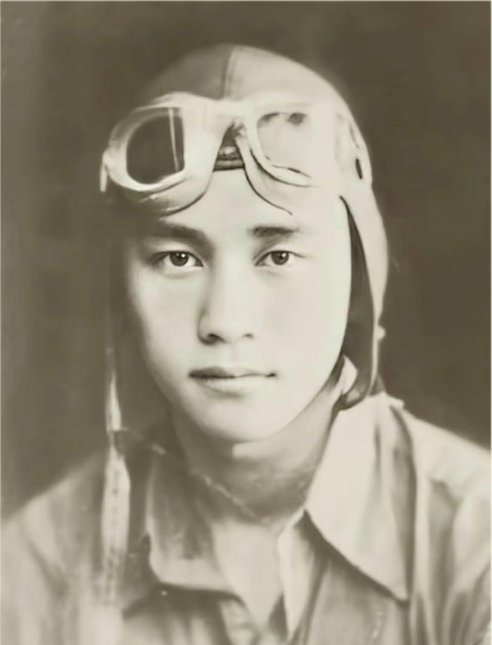 29空战"中,国军飞行员陈怀民在击落一架敌机后,遭到5架日机围攻,他