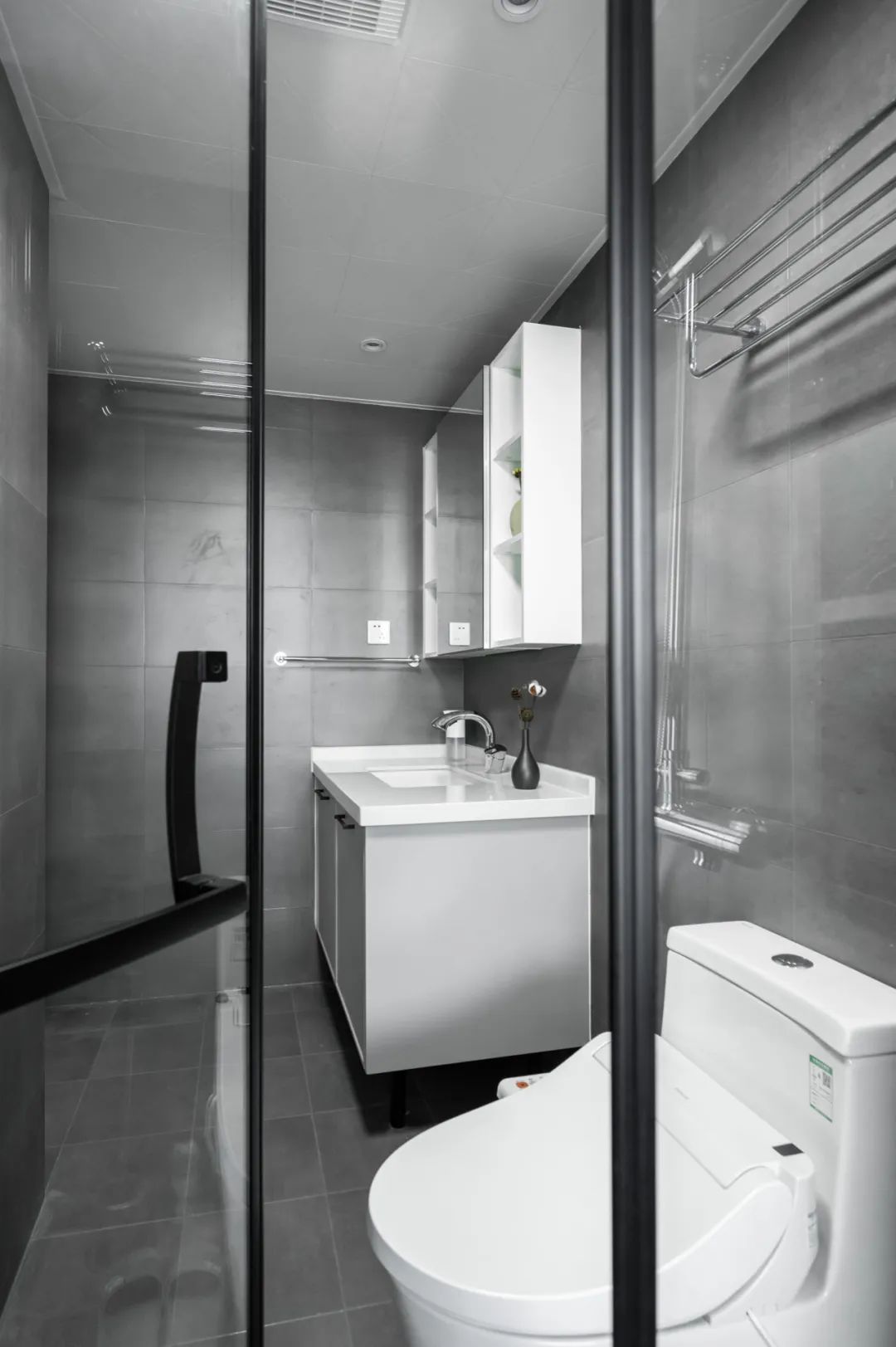 it小哥83㎡三室现代简约风,高级灰 无主灯,一眼万年!