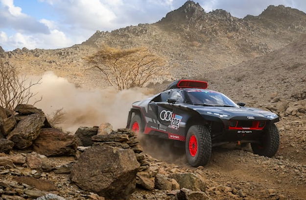 奥迪在达喀尔拉力赛上获得世界首个电动汽车胜利