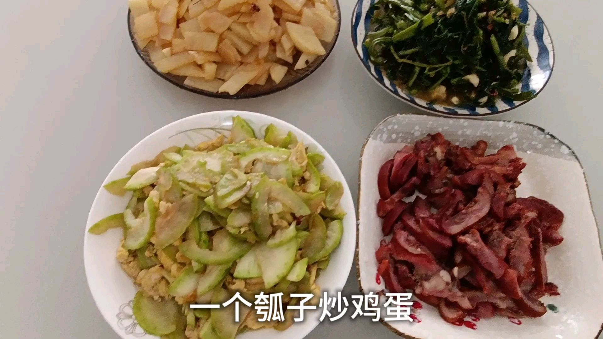 媳妇中午饭多做2个菜,瓠子炒鸡蛋,炒土豆片,素炒空心菜