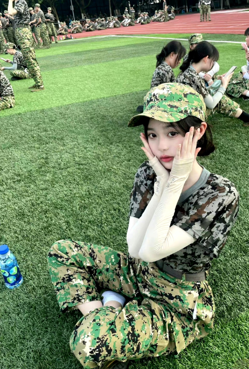 军训的女大学生,这颜值未来可期