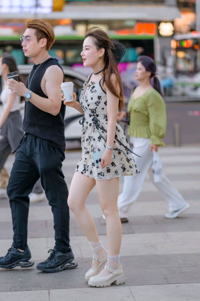 长沙街拍|夏天快到了,又到了穿裙装的季节.