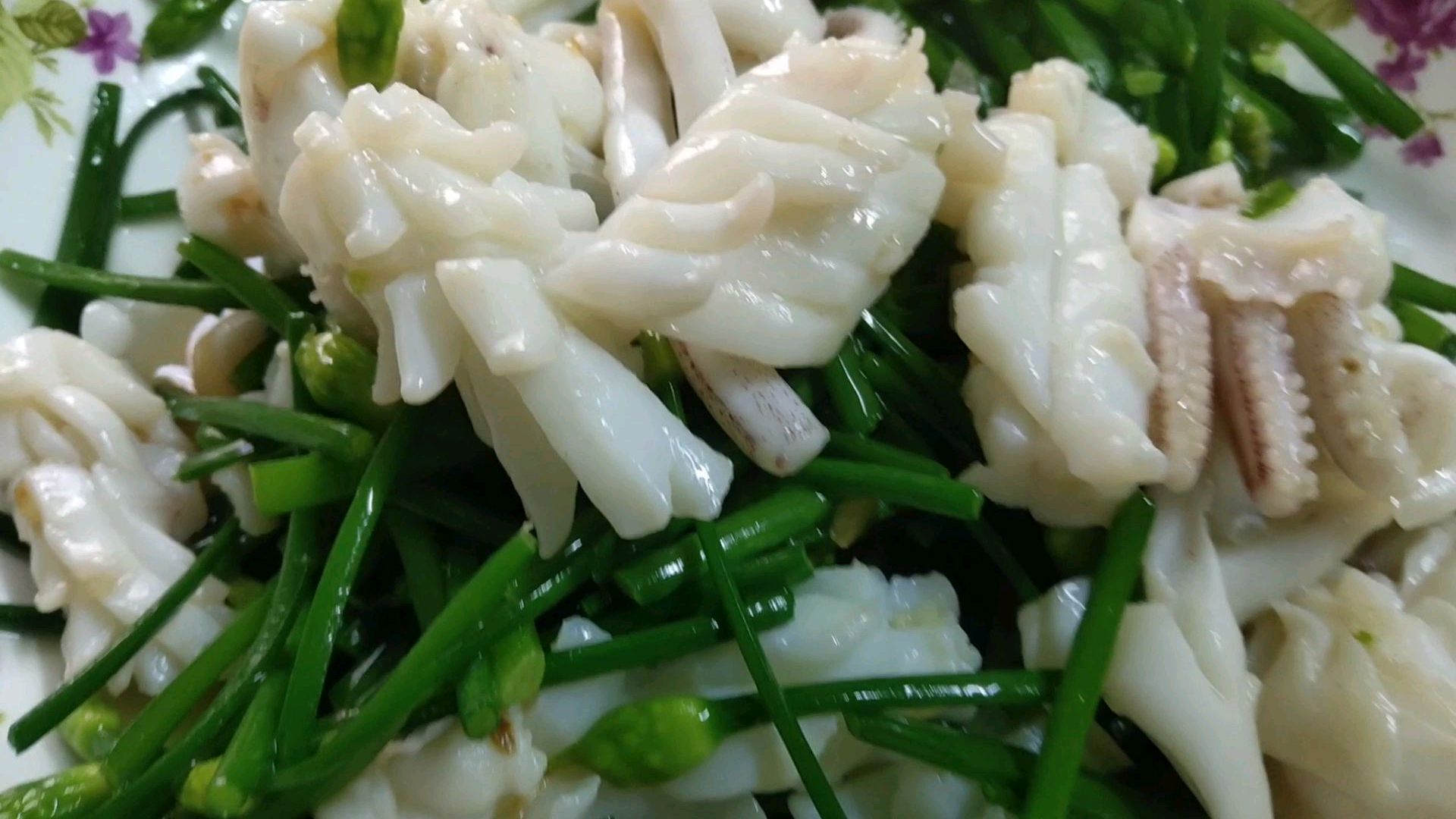 鱿鱼,还是潮汕这个家喻户晓的做法好吃,鱿鱼爽脆,味美鲜甜