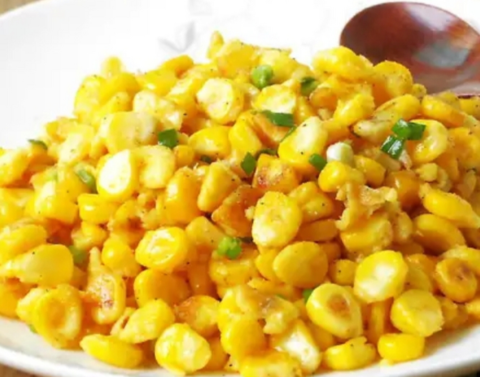 我的美食分享#  椒盐玉米粒  所需食材:鸡蛋,甜玉米,椒盐,香葱,捣粉