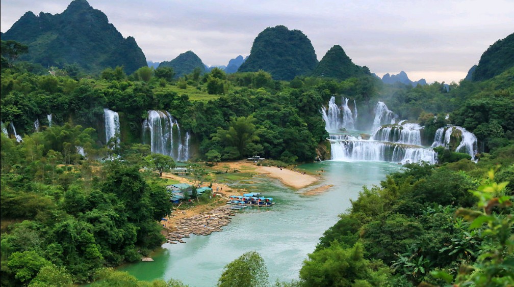 广西德天瀑布风景