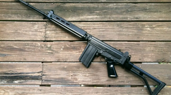 销量超过200万的步枪:fn fal