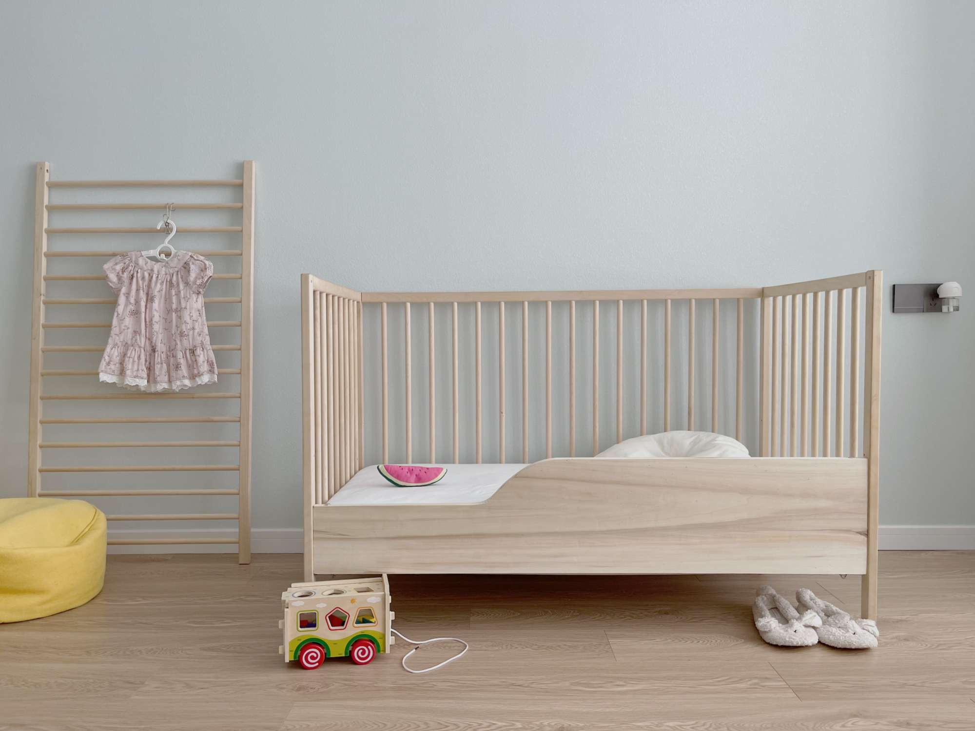 宜家婴儿床改装