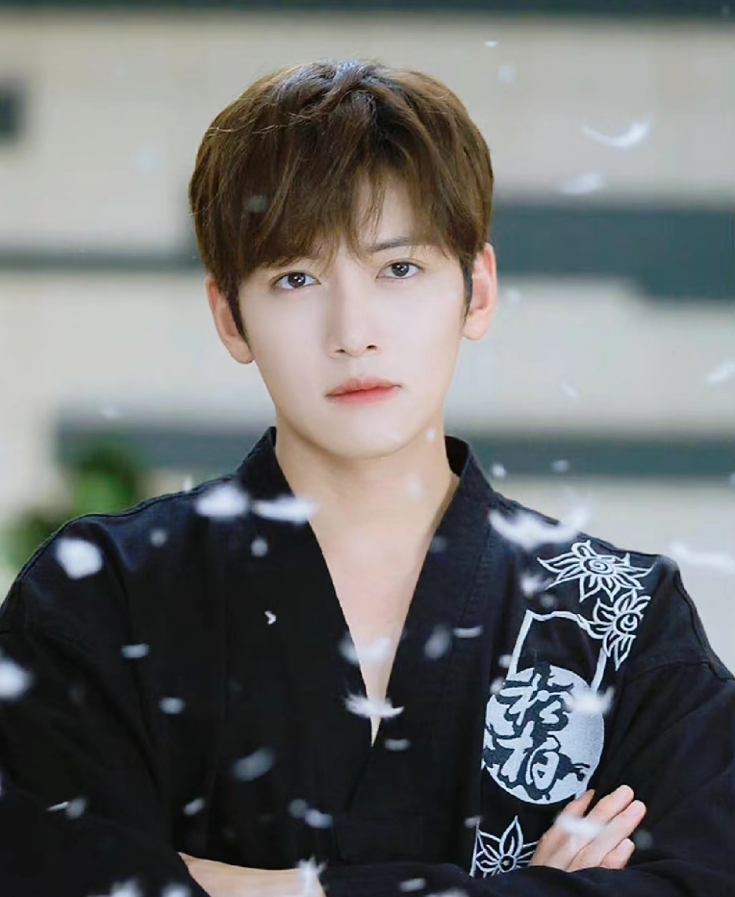 旋风少女2里的长安,永远让你着迷于他的一颦一笑,小动作拿捏到位.