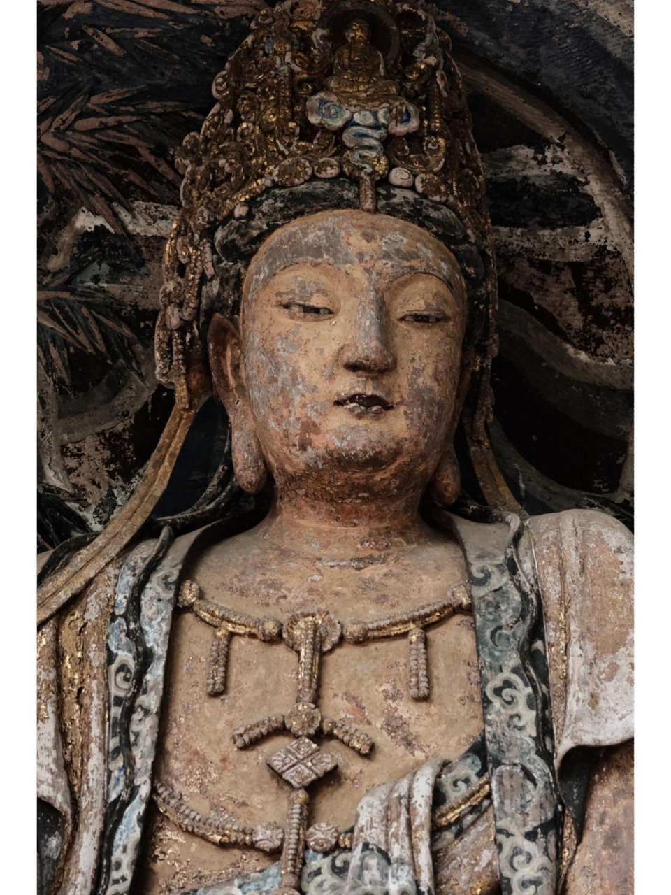 介绍一尊特别的观音像 坐落于四川省资阳市安岳县,"毗卢洞"景区  祂翘