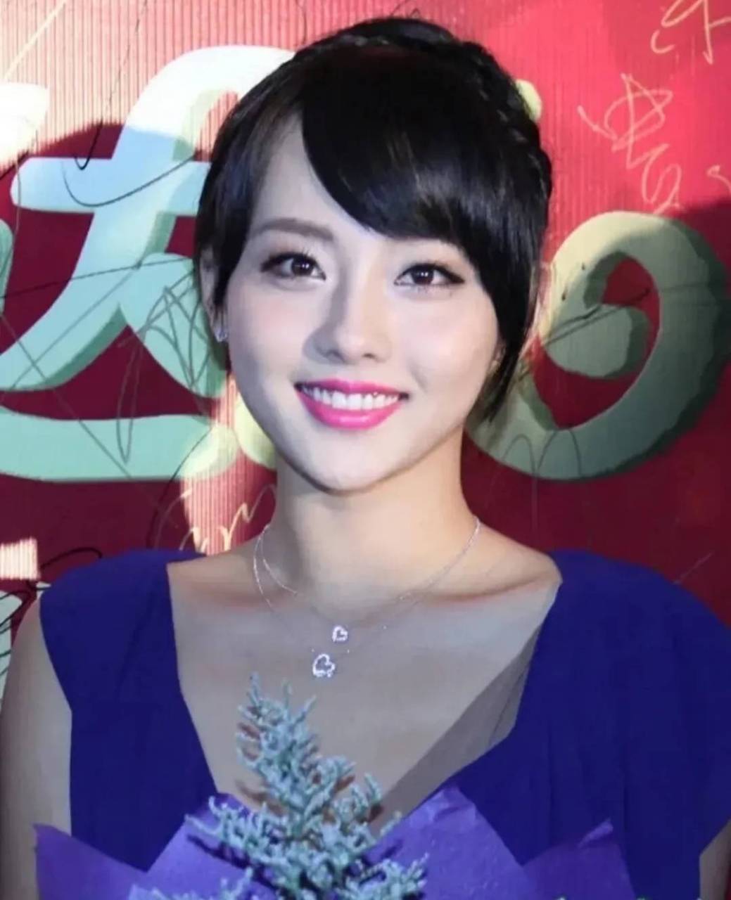 sos 张嘉倪早期居然是这样的!