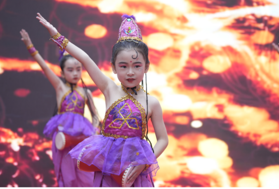 致童真的你 重庆市渝中区锦程小金星幼儿园举行六一文艺汇演