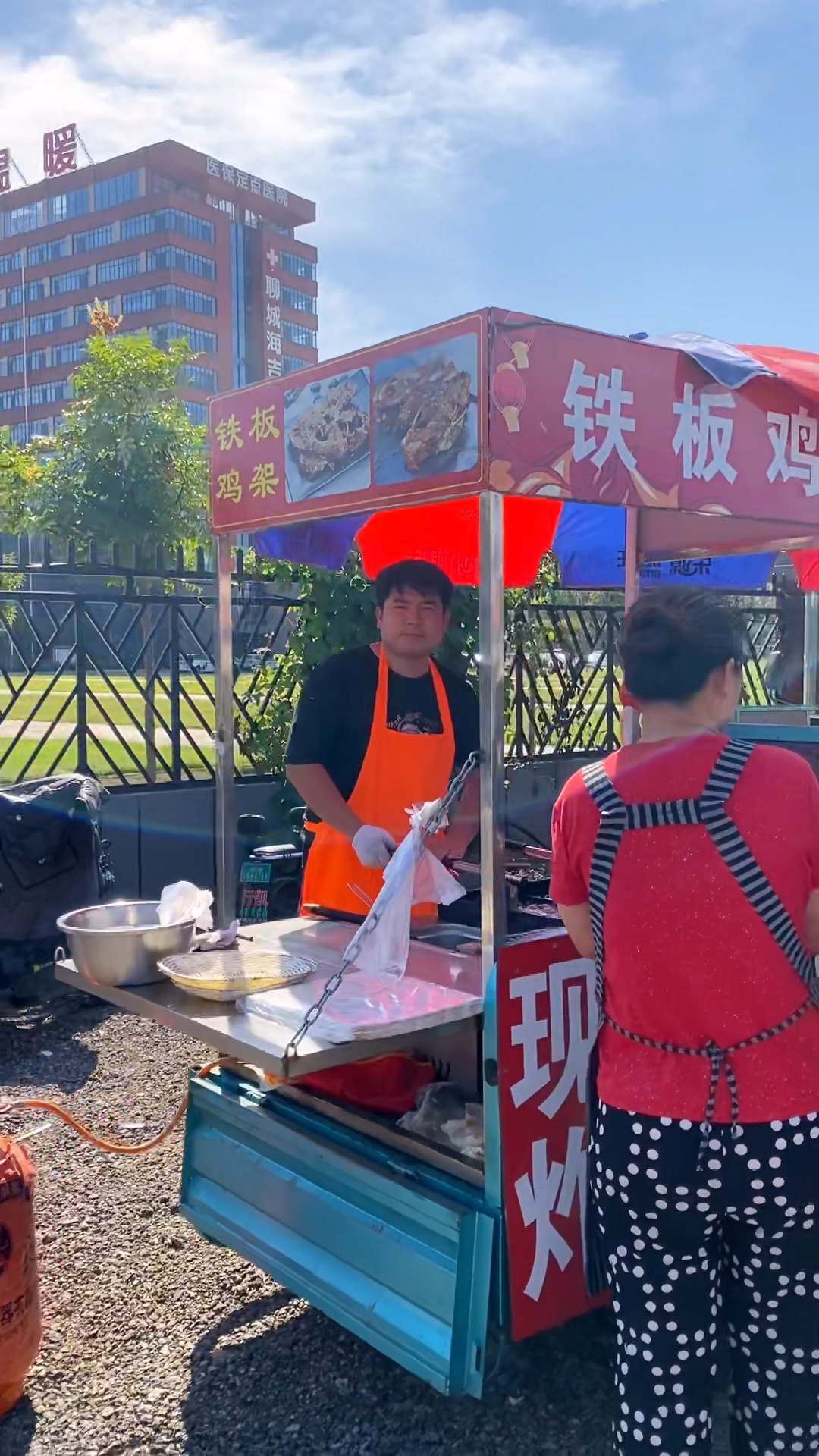 一年四季都能做的小生意就是这个铁板鸡架