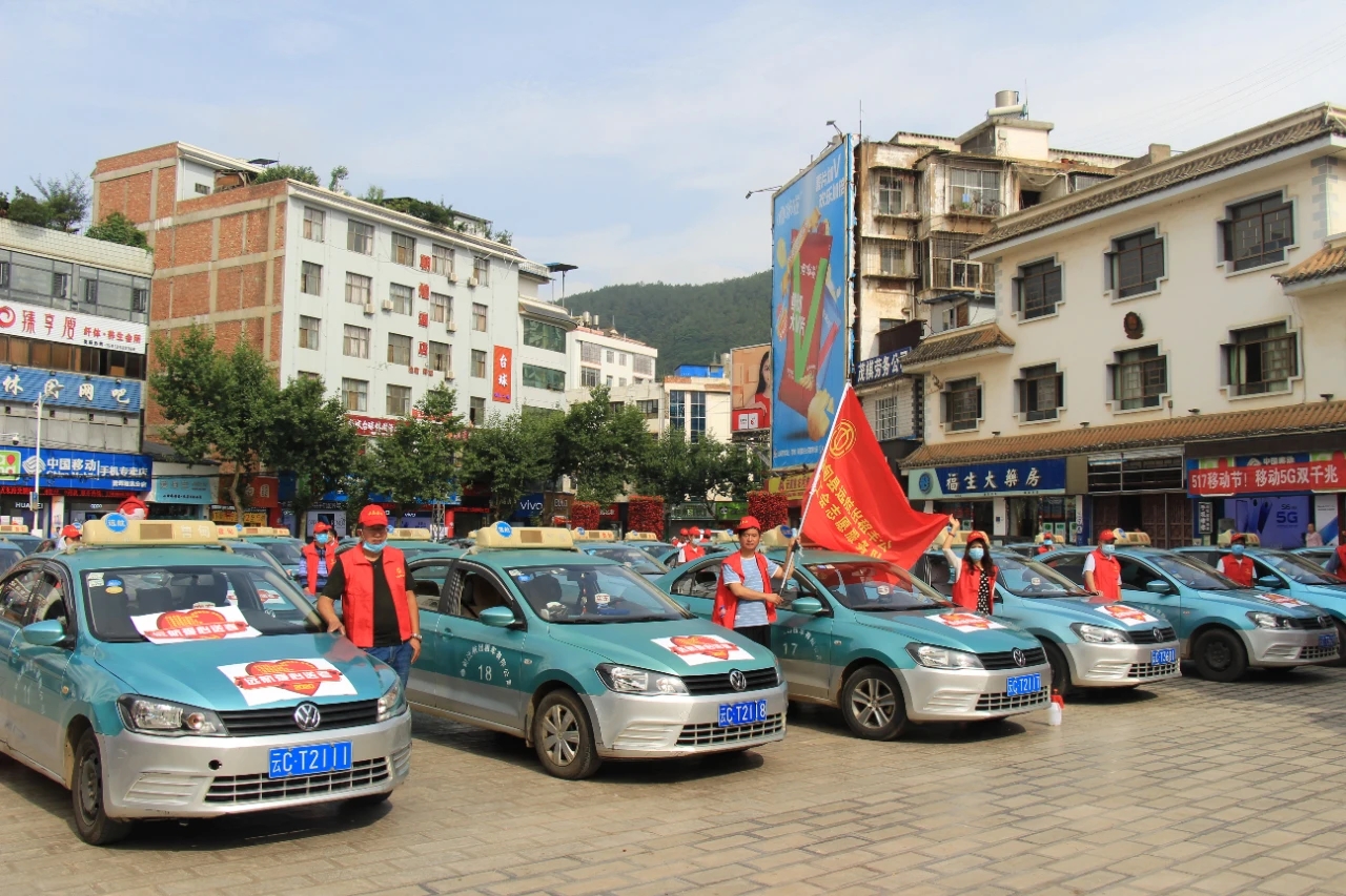 昭通鲁甸出租车连续6年"爱心送考"