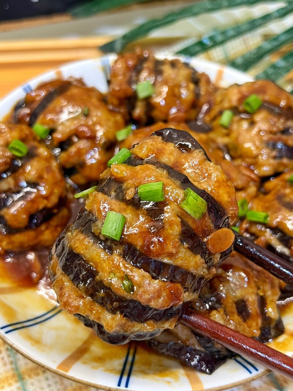 茄子也可以吃出多种花样,没试过这个肉酿茄子的臭宝们一定要去试试