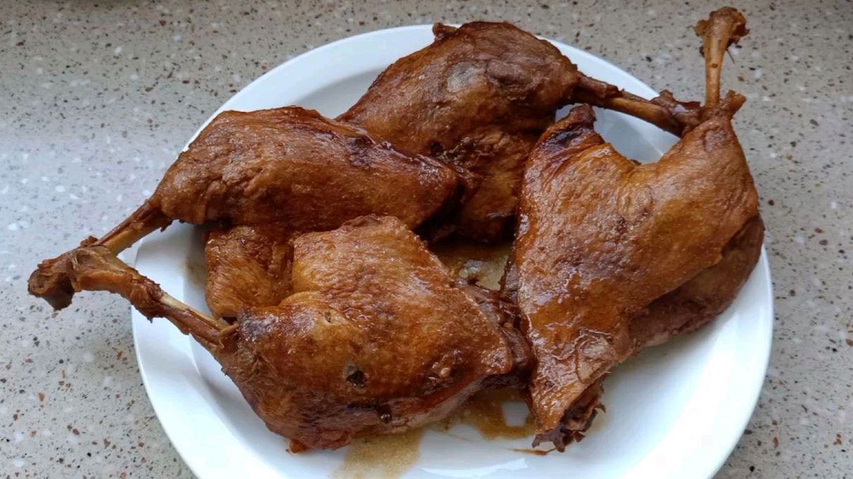 全职宝妈哺乳期想吃鸭腿,怕外面的辣,自己在家卤了一锅,真好吃