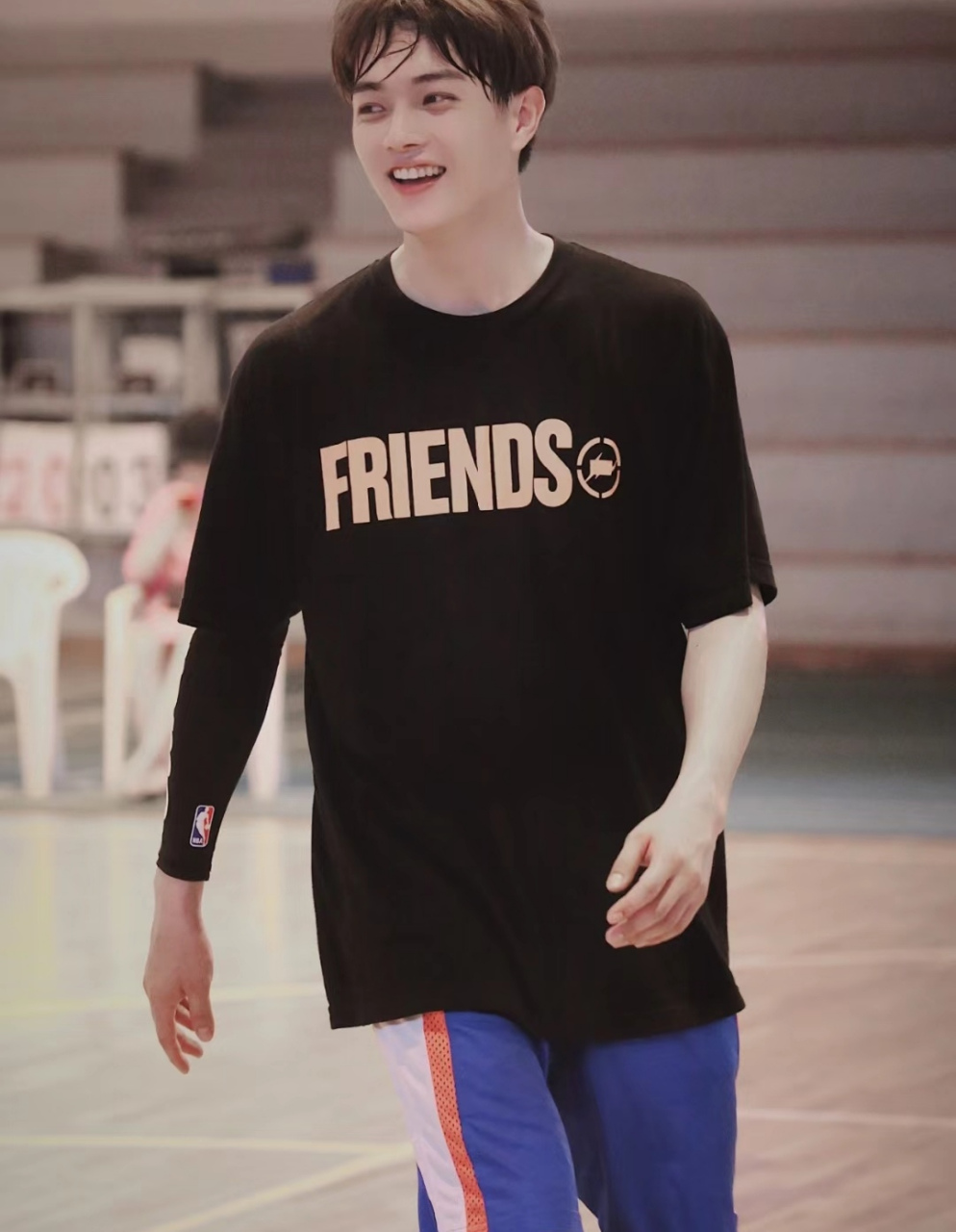 许凯打篮球壁纸