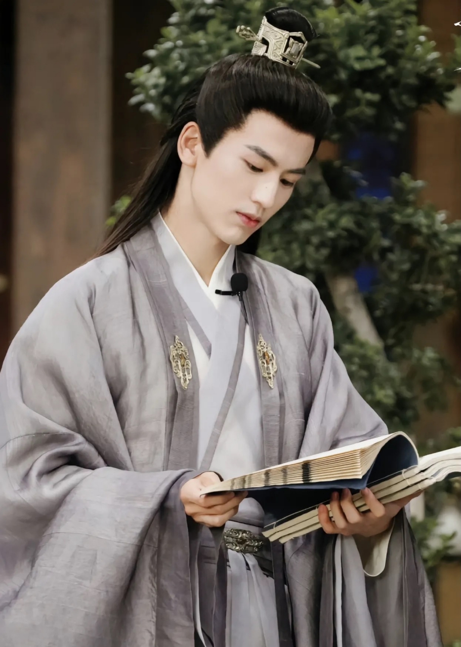 《宁安如梦》定档11月7日,改编自时镜的小说《坤宁》,白鹿,张凌赫领衔