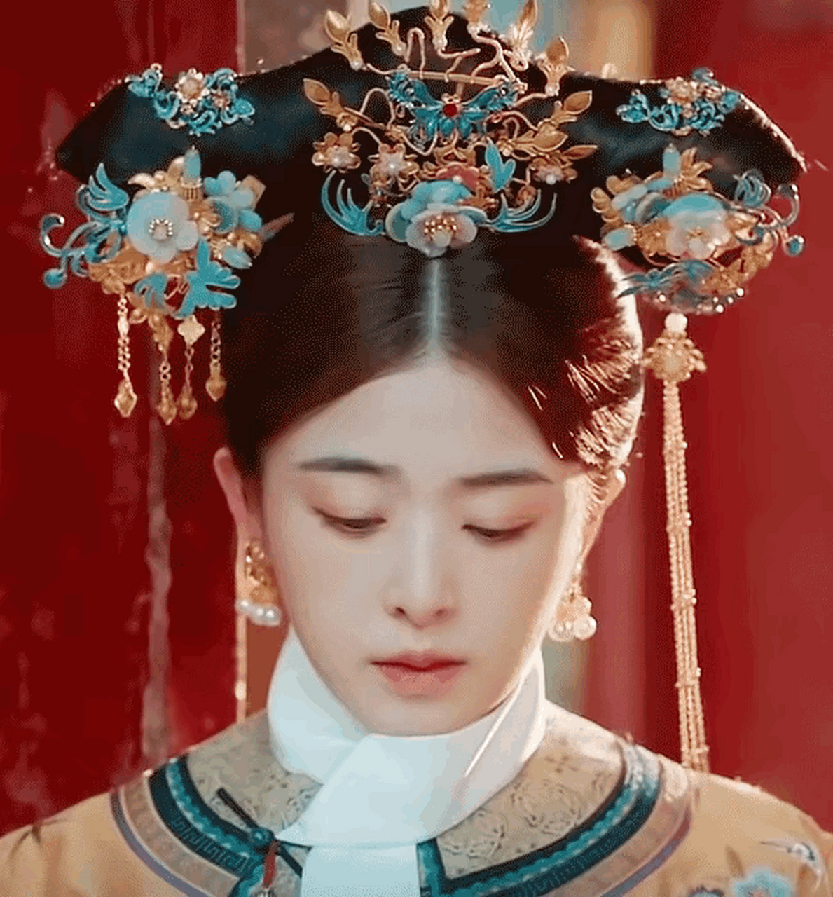 张含韵的清宫造型真的挺好看的,突然就觉得她很适合甄嬛传中的丽嫔!