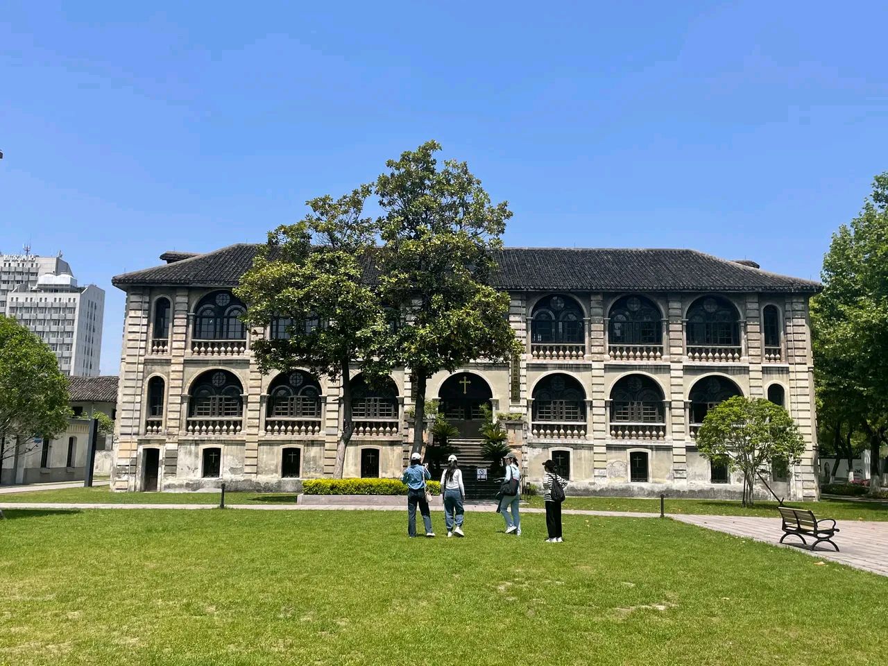 看到一位教授说:英语一旦退出主科地位,就会像钢琴一