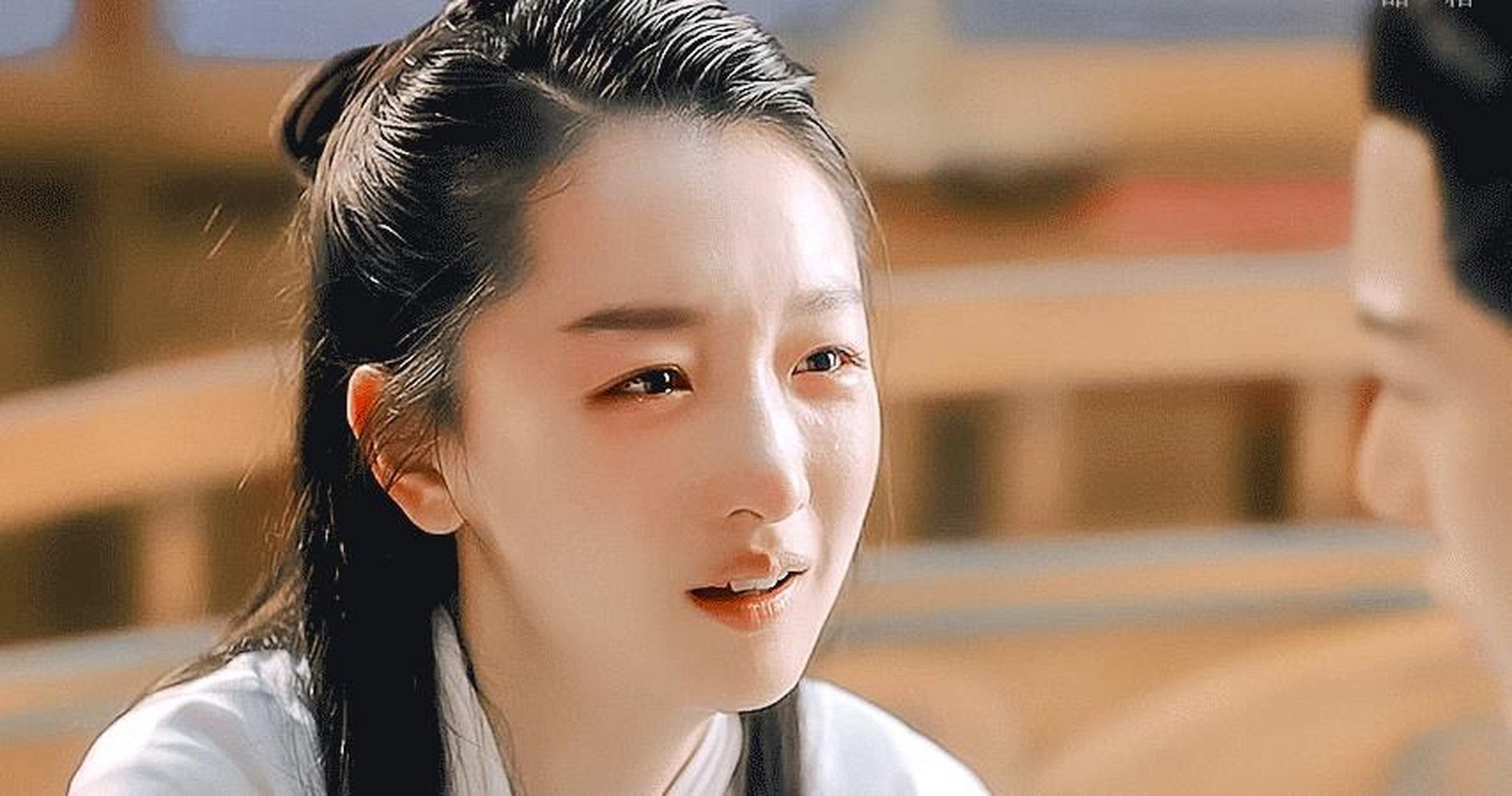 周冬雨和许凯曾主演的仙侠剧《千古玦尘》在当年播出时遭遇了不少嘲笑