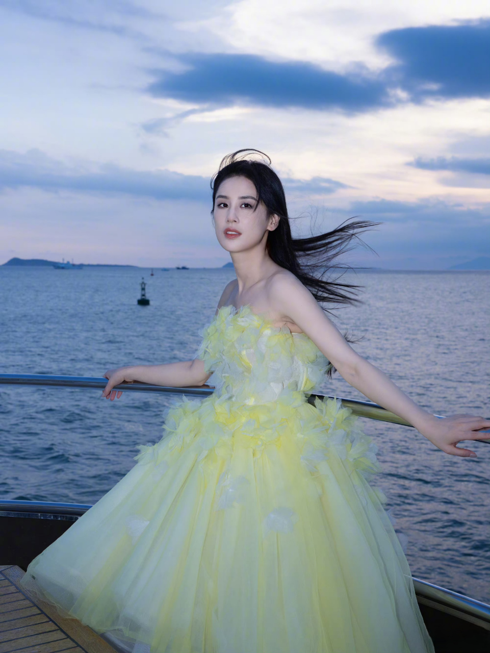 黄圣依晒照疑似怀孕怀三胎传闻 可以看出来身材还是很好 皮肤状态也很