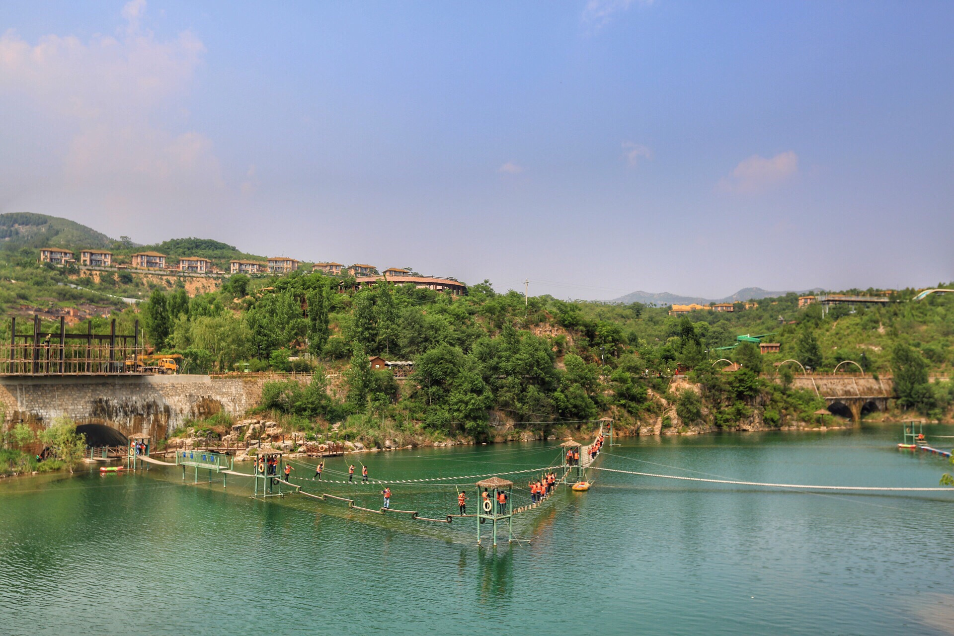 林州万泉湖旅游攻略  林州万泉湖位于河南省安阳市林州市临淇镇,是