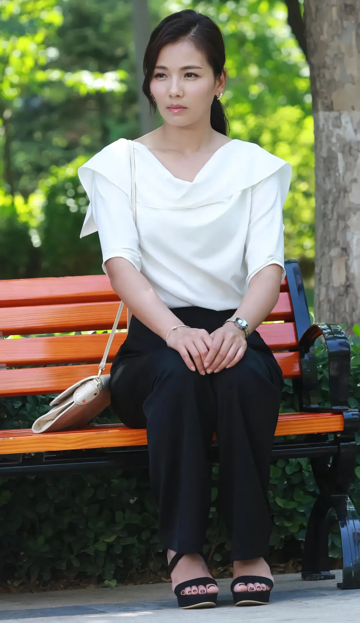 刘涛《爱情万万岁》中不同造型,露出的葱葱玉足,现在这个年纪气质拿捏