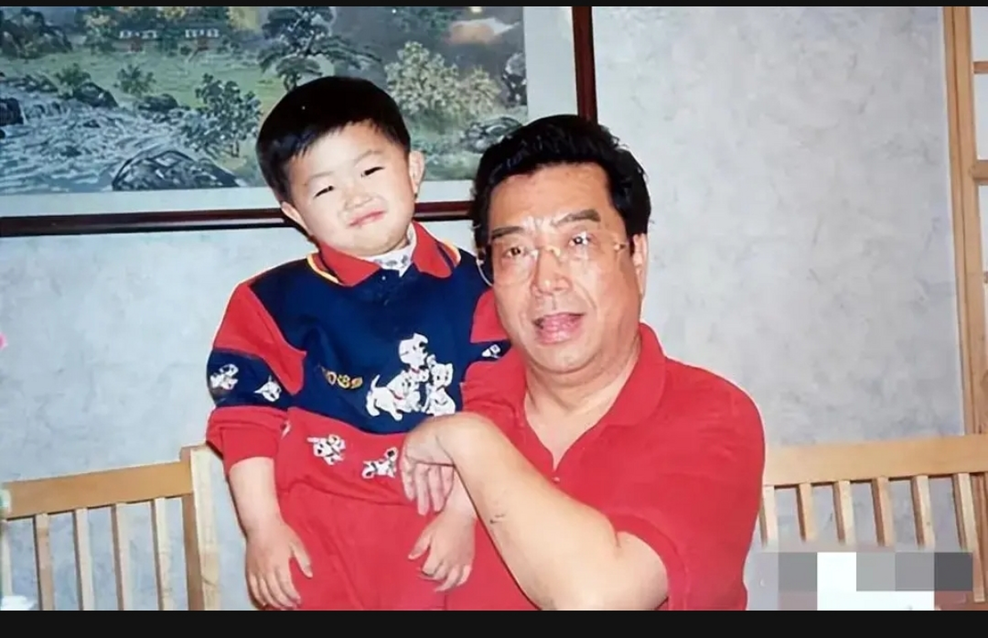 2000年,李双江和小儿子,留下的一张合影,那时的他已经年过花甲,老来得