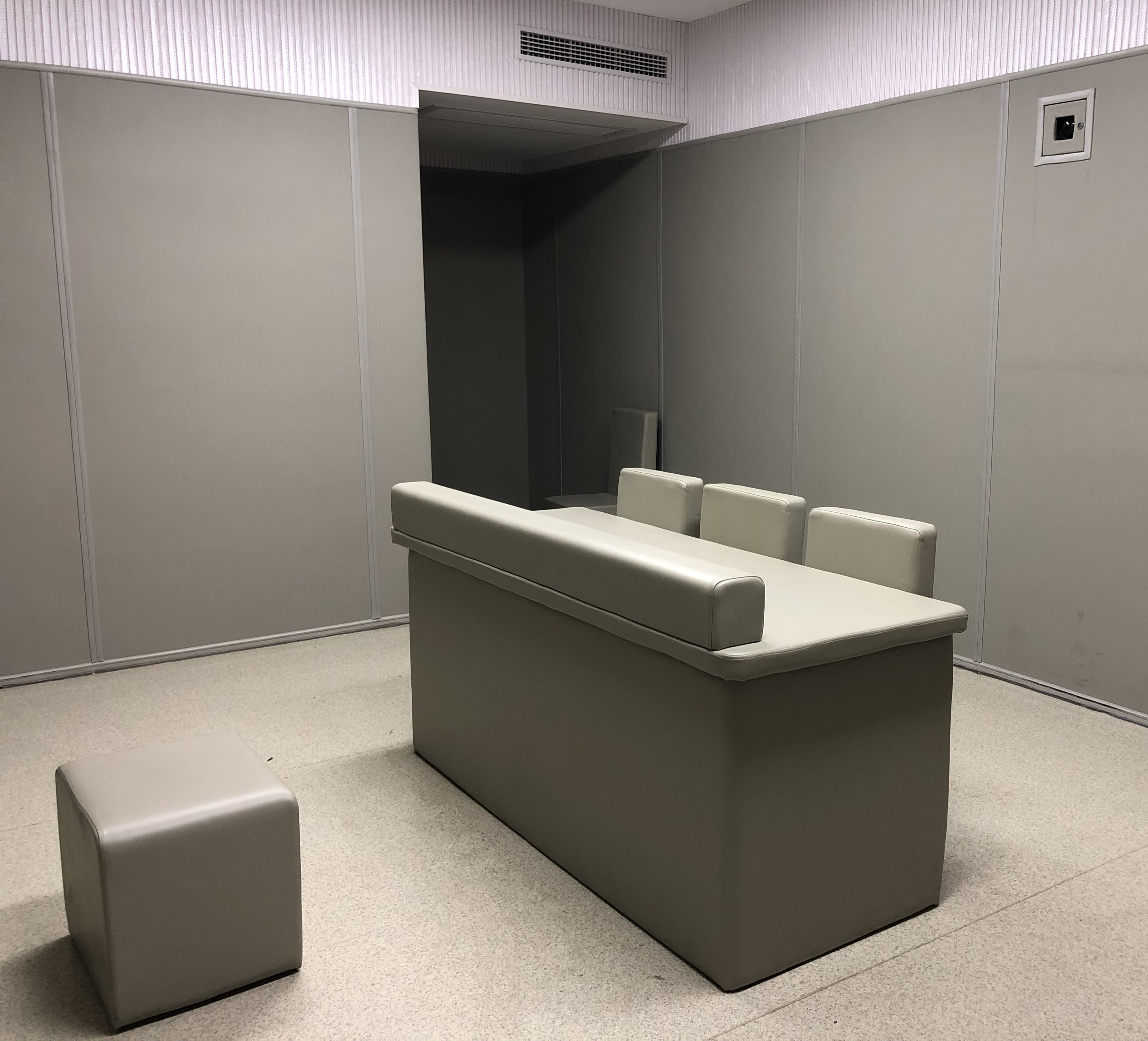 留置室墙面软包安装